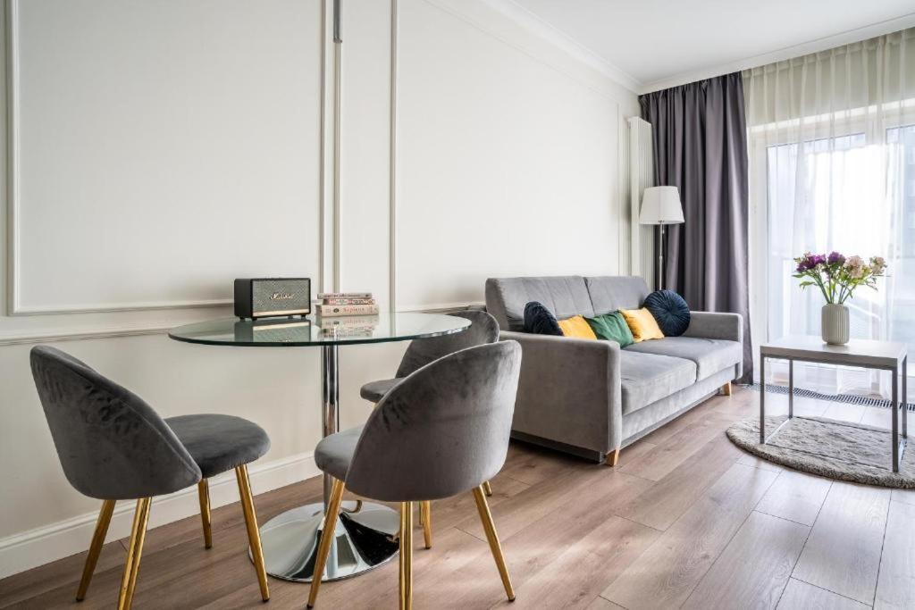 Mennica Residence Apartments Варшава Экстерьер фото