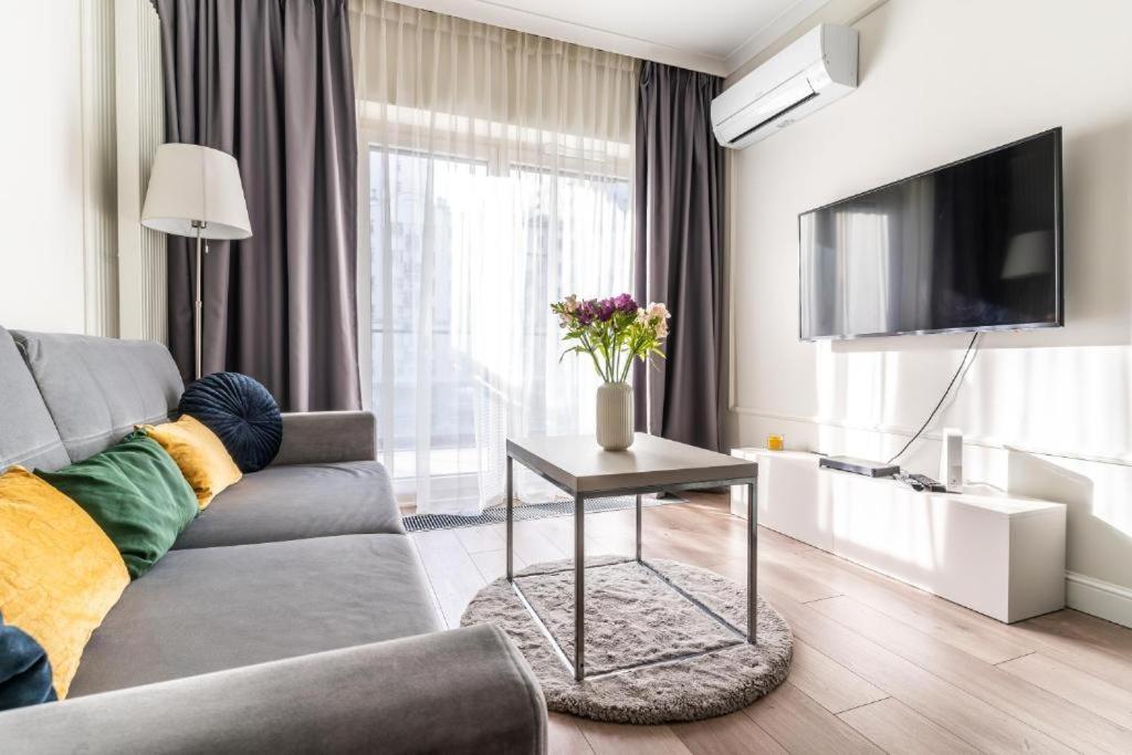 Mennica Residence Apartments Варшава Экстерьер фото