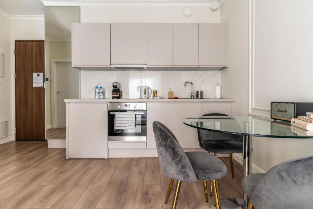 Mennica Residence Apartments Варшава Экстерьер фото