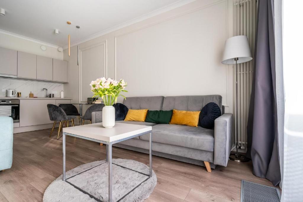 Mennica Residence Apartments Варшава Экстерьер фото