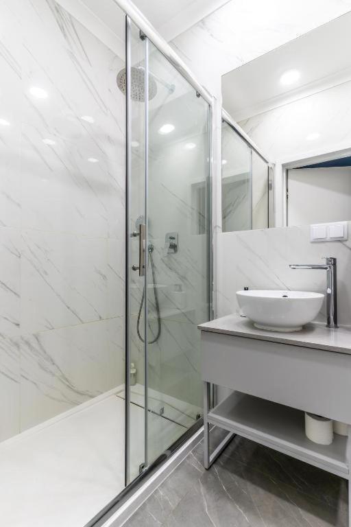 Mennica Residence Apartments Варшава Экстерьер фото